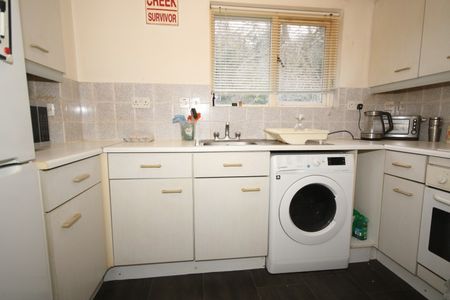 Friary Court, Woking - Photo 3