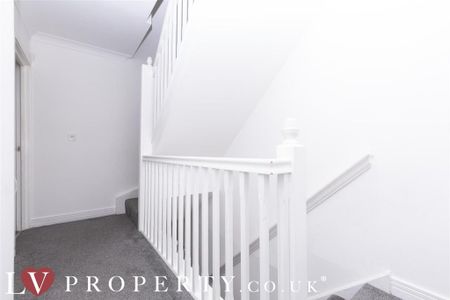 4 bedroom end of terrace house to rent - Photo 3