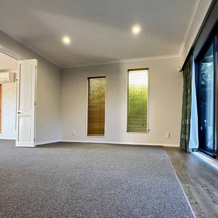Spacious Family Home with Stunning Valley Views - Photo 1