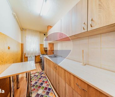 Apartament cu doua camere in zona Aurel Vlaicu - Photo 2