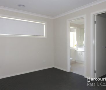 Spacious 4-Bedroom Family Home in Craigieburn - Photo 6