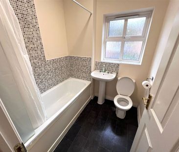 3 Bedroom House To Rent - Photo 2