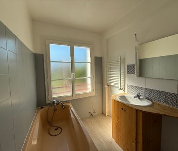 Location Maison 6 pièces 126m² ST JEAN DE BRAYE 45800 - Photo 2