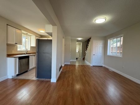 For Lease - 120 Nathan Crescent, Barrie, Ontario - Photo 2