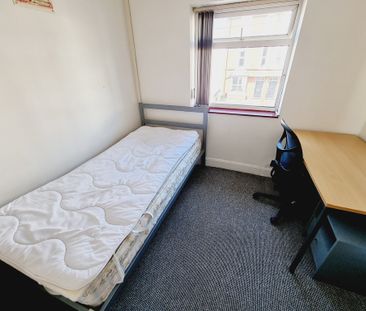 4 Bed Student Accommodation - Photo 3