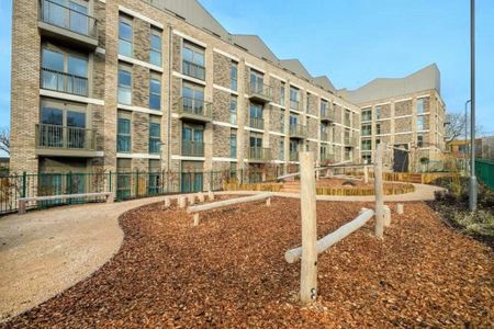 Randalls Way, Leatherhead, Surrey, KT22 flat to rent - Photo 2