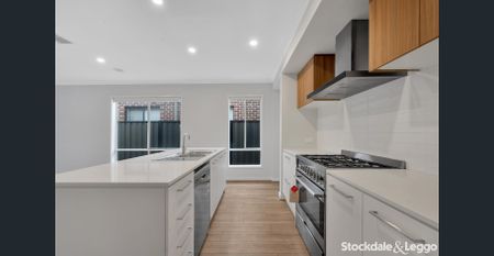 Stunning 4 Bedroom Home in the Heart of Mickleham! - Photo 5