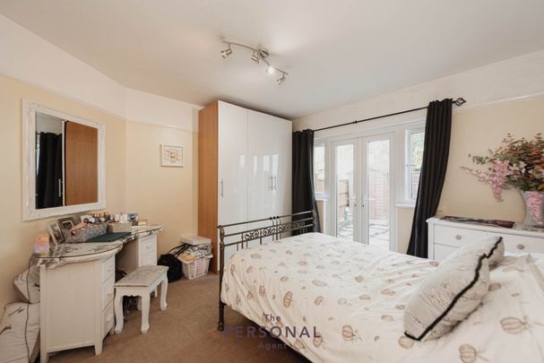 Kendor Avenue, Epsom - Photo 1