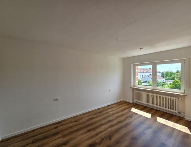 3-Zimmer-Wohnung in Deggendorf – renoviert, Balkon, Aufzug - Foto 1