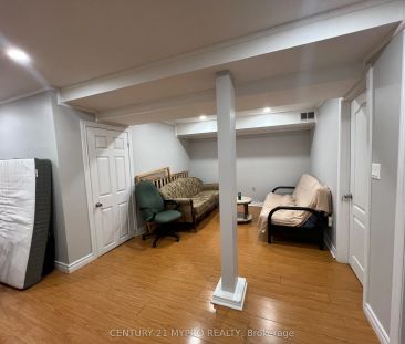 1588 Princelea Place #Lower - Photo 1