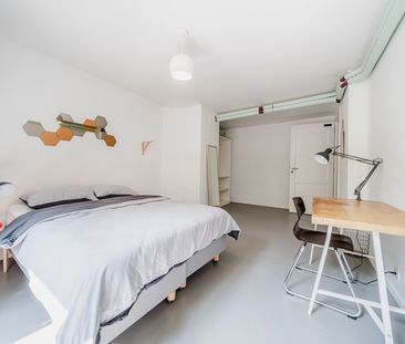 Room at Rue Charles Quint 55 - Photo 3