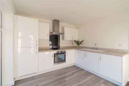 2 bedroom semi-detached house to rent - Photo 5