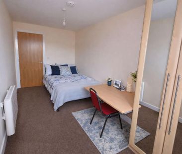 4 bedroom apartment to rent - Photo 4