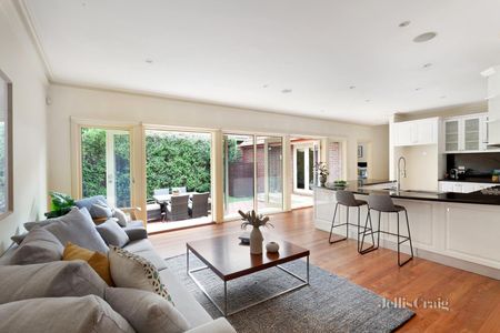 20 Kalang Road, Camberwell VIC 3124 - House For Rent | Domain - Photo 2