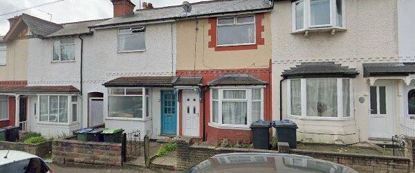 6 Bed Terraced House, Dunsford Road, B66 - Photo 1
