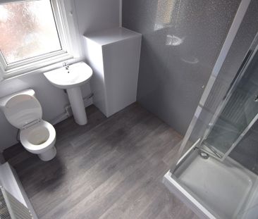 To Let 3 Bed Flat - Photo 6