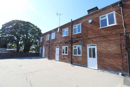 Bedroom House Above Shops - Stopsley, LU2 - Photo 5