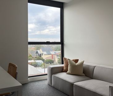 Caulfield South - Photo 2