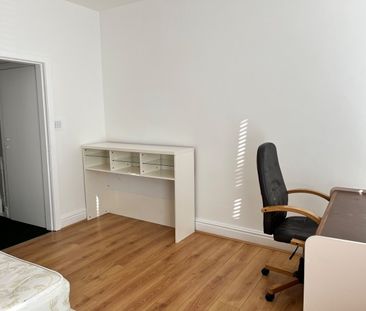 3 Bed Terraced House, Gwenfron Road, L6 - Photo 5