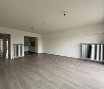 Gerenoveerd appartement met veel lichtinval, gelegen op de Markt - Photo 5