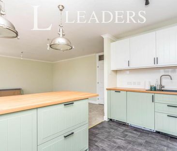 2 bedroom apartment to rent North Street, Gosport, PO12 - Photo 3