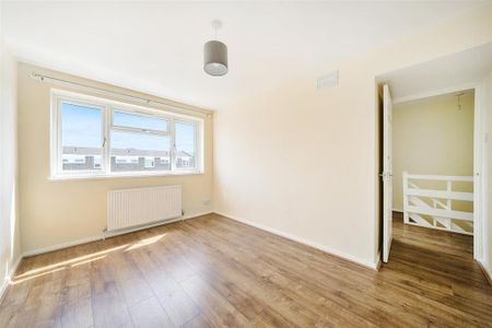 3 bedroom flat to rent - Photo 5