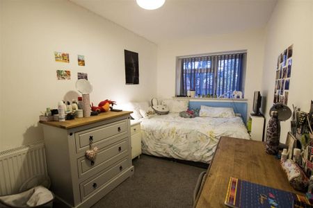 6 bedroom house to rent - Photo 3