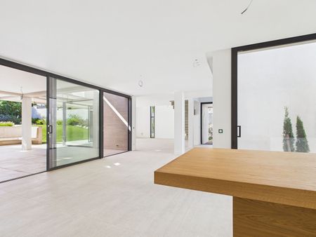 Tout savoir sur cette maison dans le quartier Ceinture-Centre Ville, à Saint-Rémy-de-Provence - Photo 2