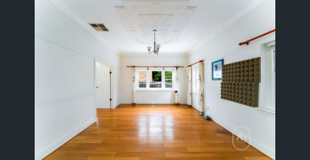 Spacious Family Home in a Prime Box Hill Location (Partly Furnished) - Photo 2