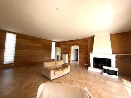 CHATEAURENARD - Villa de plain-pied sur 2 000 m² de terrain, - Photo 2