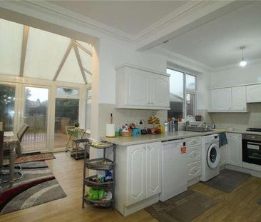 Eastwood Road North, Leigh-on-sea, Essex, SS9 - Photo 6