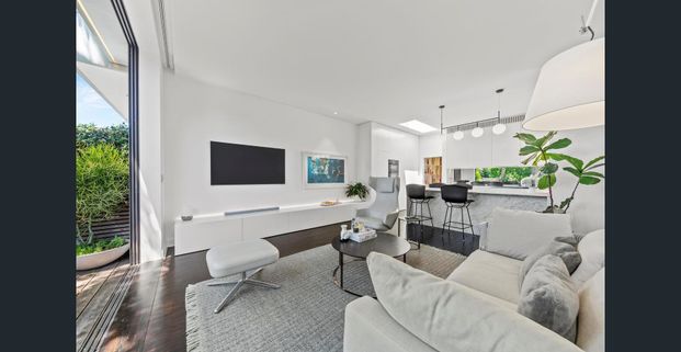 Architecturally Designed Coastal Residence – Moments from Bronte & Clovelly Beaches - Photo 1