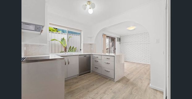 Comfortable Family Home in Leafy Redwood Park - Photo 1