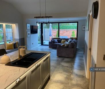 3 bedroom semi-detached house to rent - Photo 1