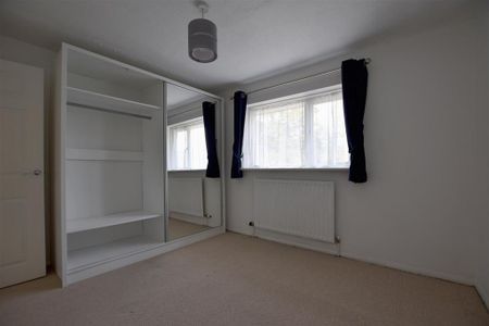 4 bedroom semi-detached house to rent - Photo 5
