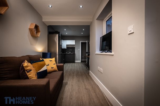 Spout Lane Room 3 - Photo 1