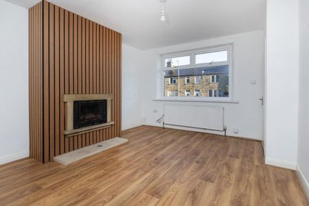 3 bedroom end of terrace house to rent - Photo 2