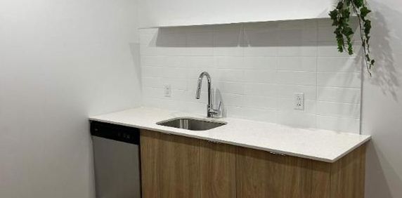 2 CH - 1 SDB - Montréal - $2,246 /mo - Photo 2