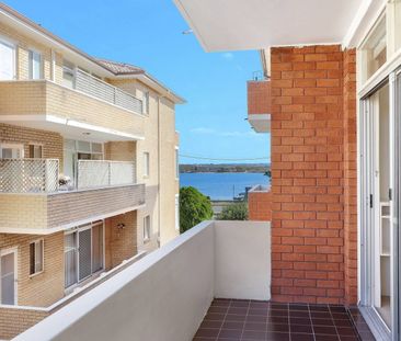 Beautifully Presented Apartment that Ticks all the Boxes - Photo 4