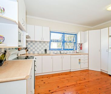 Quality Living, Superb Location - Photo 4