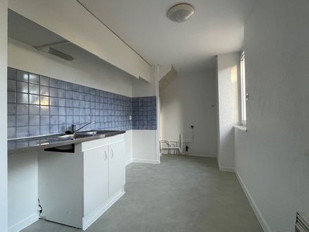 Location Appartement 4 pièces 77m² LA ROCHE SUR YON 85000 - Photo 4