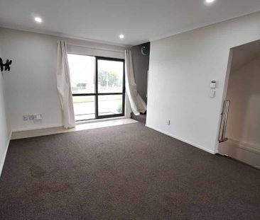 Spacious 2 bedroom Property - Photo 5