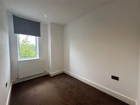 London Road, Bracknell, Berkshire, RG12 - Photo 3