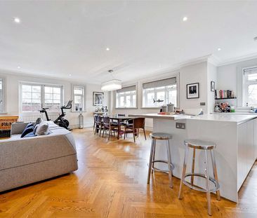 A very spacious and high specification apartment with private balco... - Photo 3