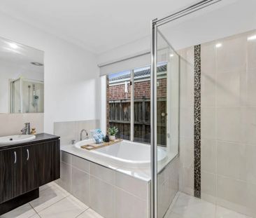 50 Gregson Grove, Lyndhurst VIC 3975 - House For Rent | Domain - Photo 3