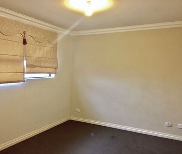Huge House and Close to Curtin University and Westfield Carousel @$... - Photo 3