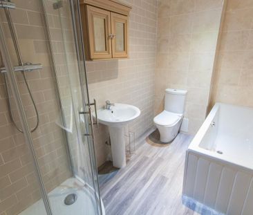 3 bedroom flat to rent - Photo 6