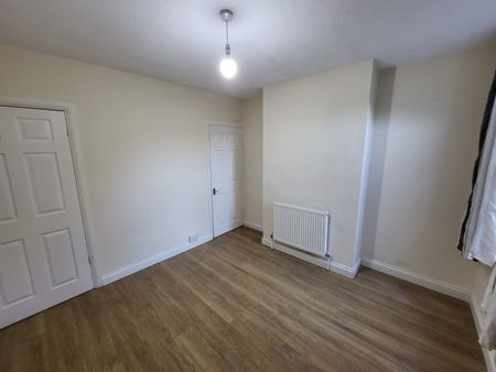 2 bedroom Terraced for rent - Photo 2