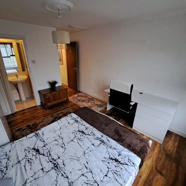 Room in a Shared Flat, Brabazon St, E14 - Photo 1