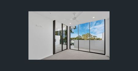 Benowa - Opposite the Botanic Gardens - - Photo 2